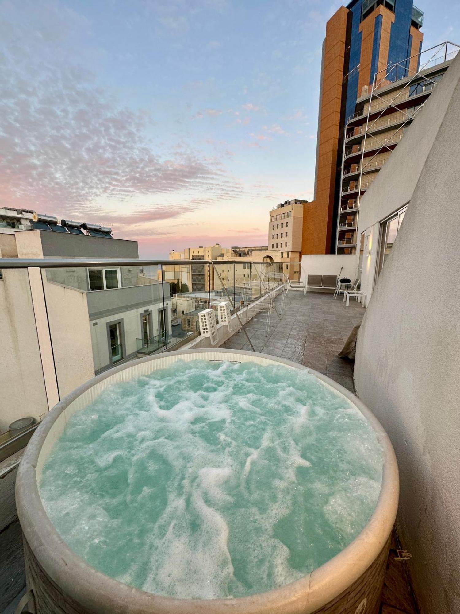 Saint Julian's Paceville Sea View Penthouse With Jacuzzi! מראה חיצוני תמונה